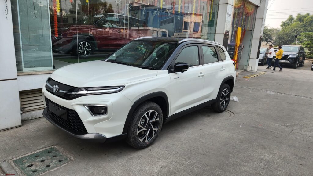 toyota corolla cross front look