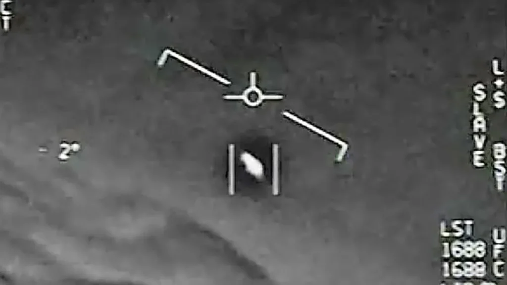 अमेरिका ने वर्षों की गोपनीयता के बाद नई UFO फाइलें जारी की हैं। जानिए Pentagon रिपोर्ट, UAP रिकॉर्ड्स और इन खुलासों का सच।